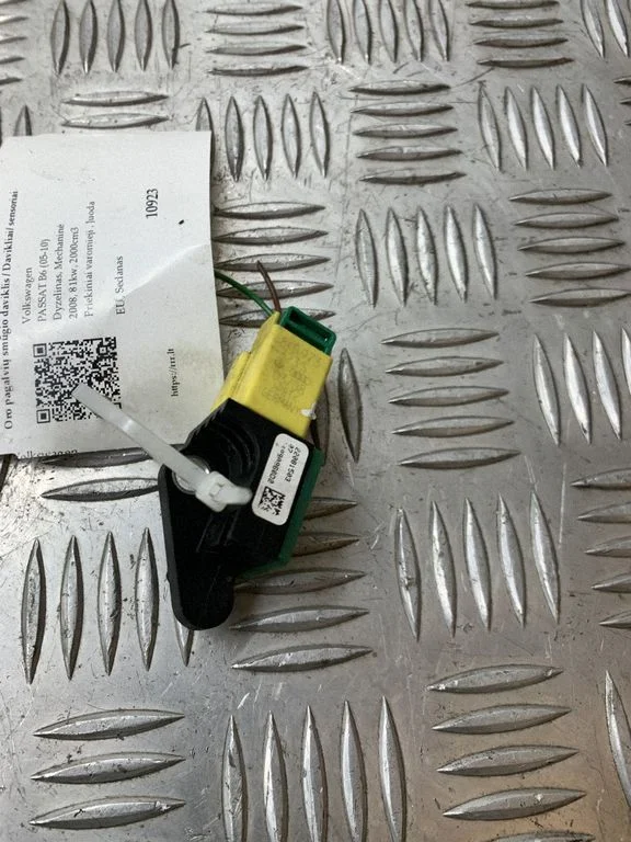 Czujnik zderzeniowy poduszek powietrznych 5N0959351