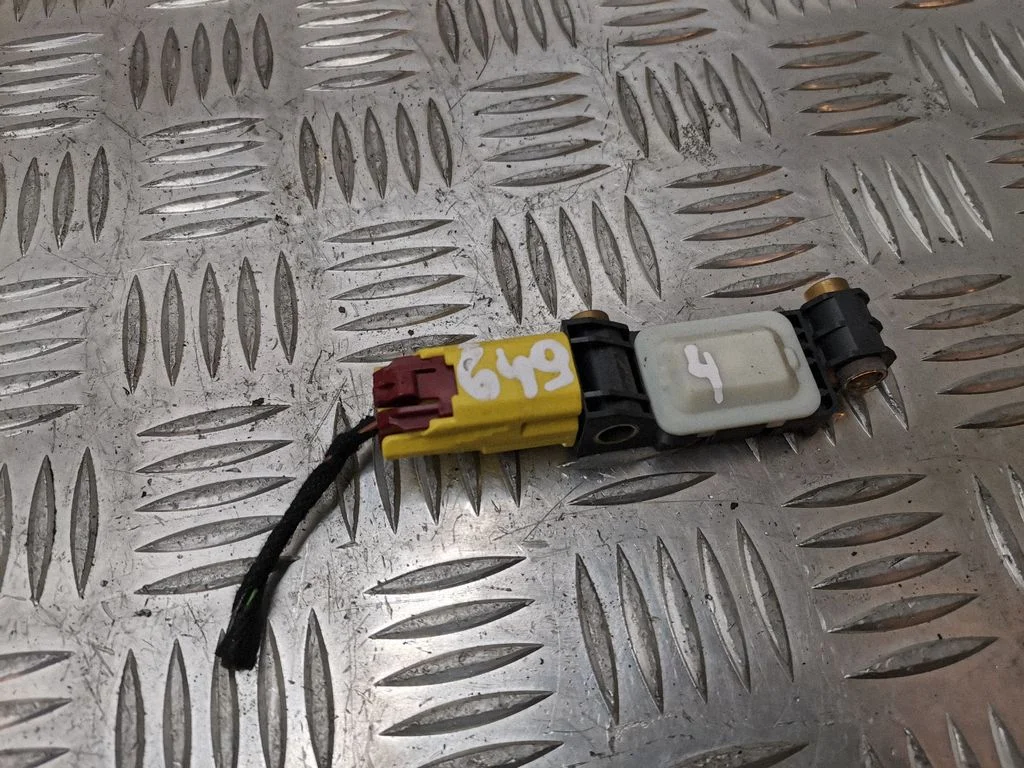 Turvapadja löögiandur 8E0959643B