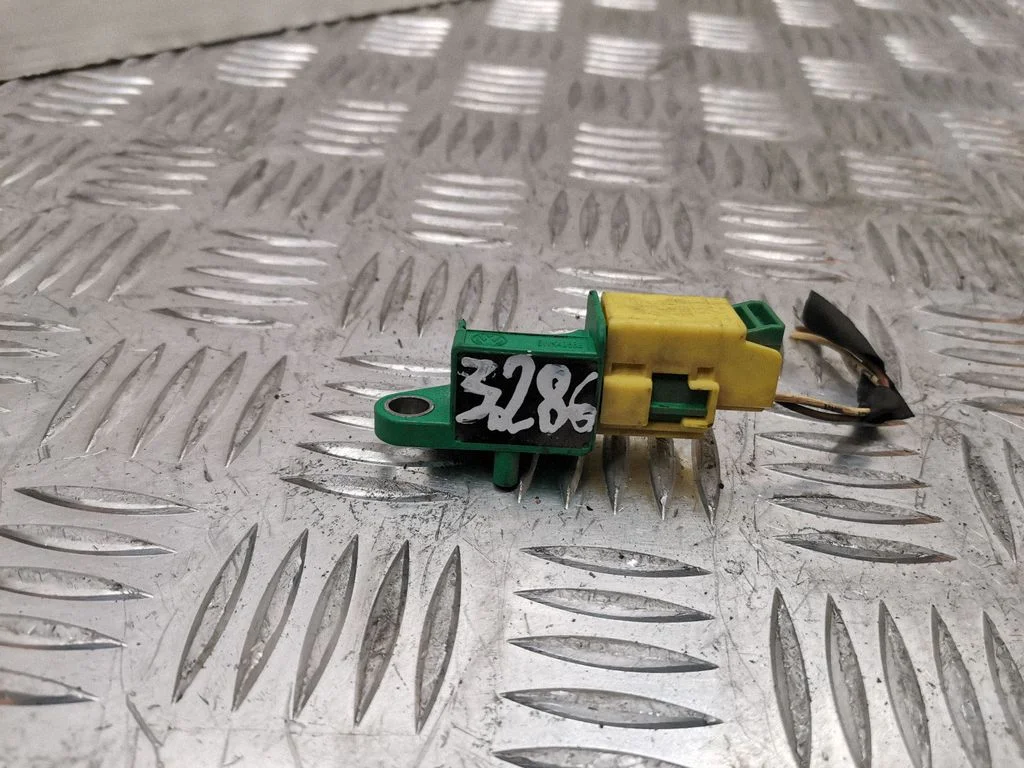 Drošības spilvenu trieciena sensors 8K0973323S