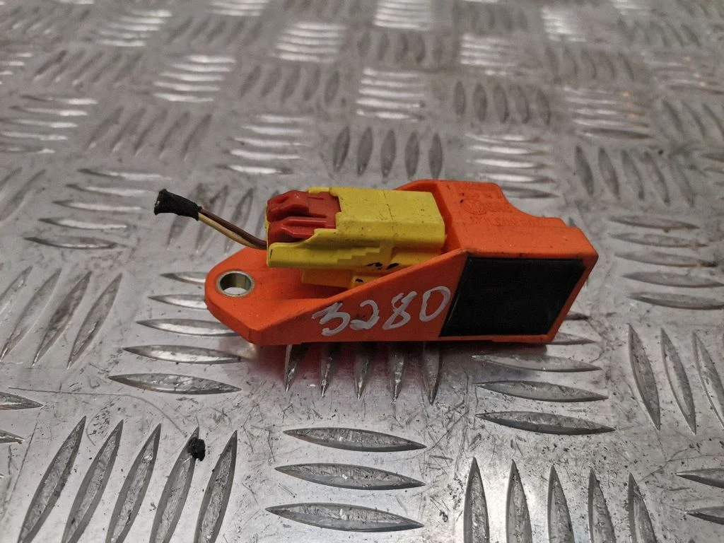 Drošības spilvenu trieciena sensors 1T0909606