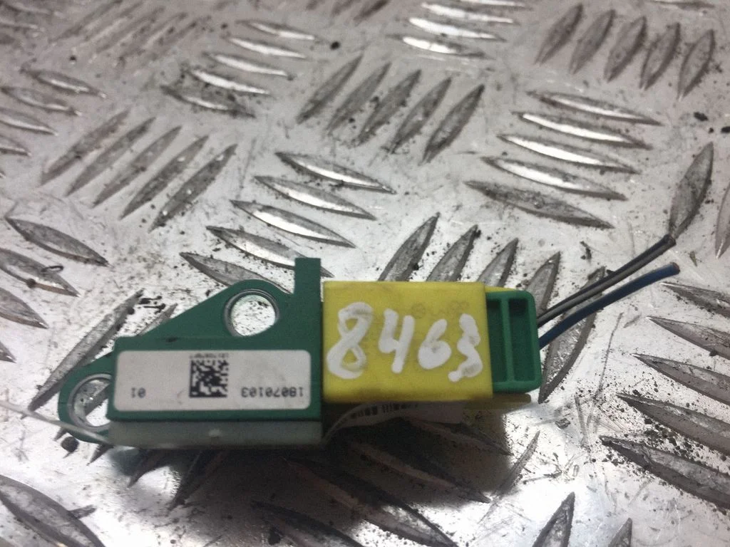 Drošības spilvenu trieciena sensors 3C0909606