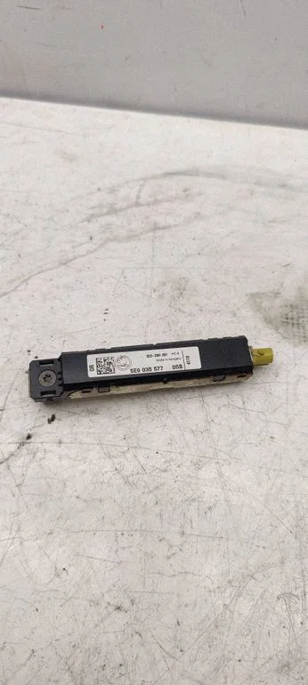 Aerial antenna amplifier – Skoda Octavia Mk3 (5E) (2013-2019)