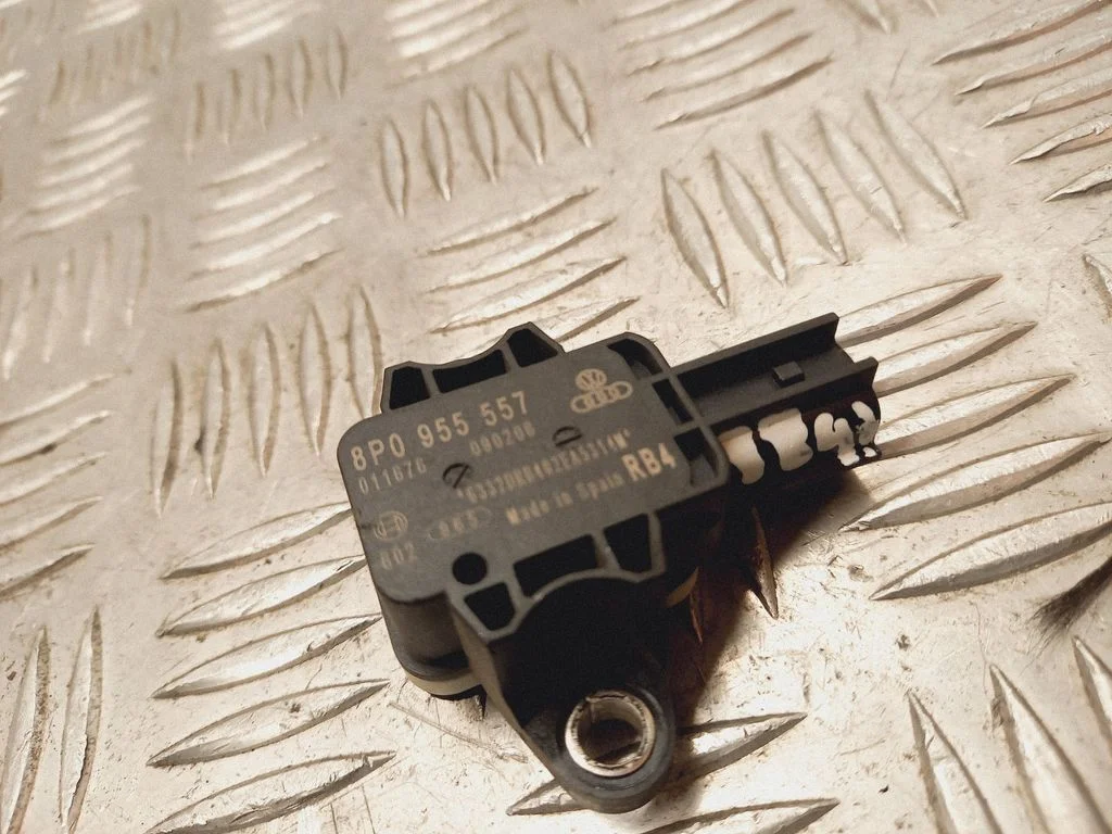 Airbag deployment crash/impact sensor 8P0955557