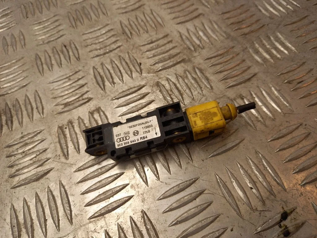 Drošības spilvenu trieciena sensors – Audi A4 S4 B6 8E 8H (2001-2005)