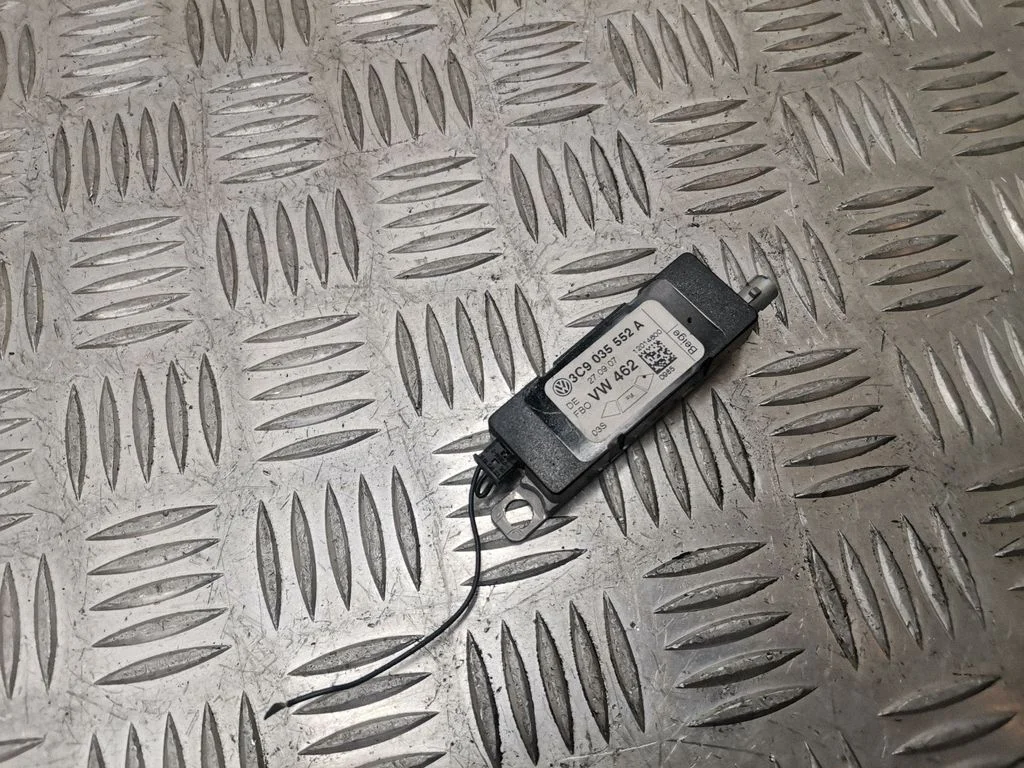 Aerial antenna amplifier – Volkswagen Passat B6 (2005-2010)