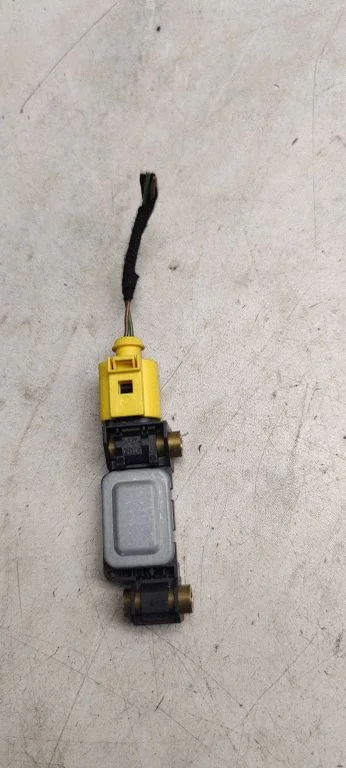 Drošības spilvenu trieciena sensors 8e0959643a