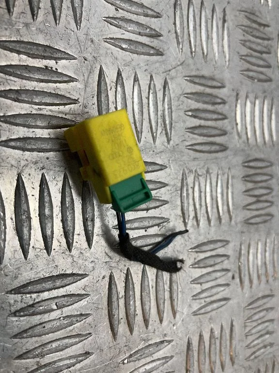 Drošības spilvenu trieciena sensors 8K0973323S