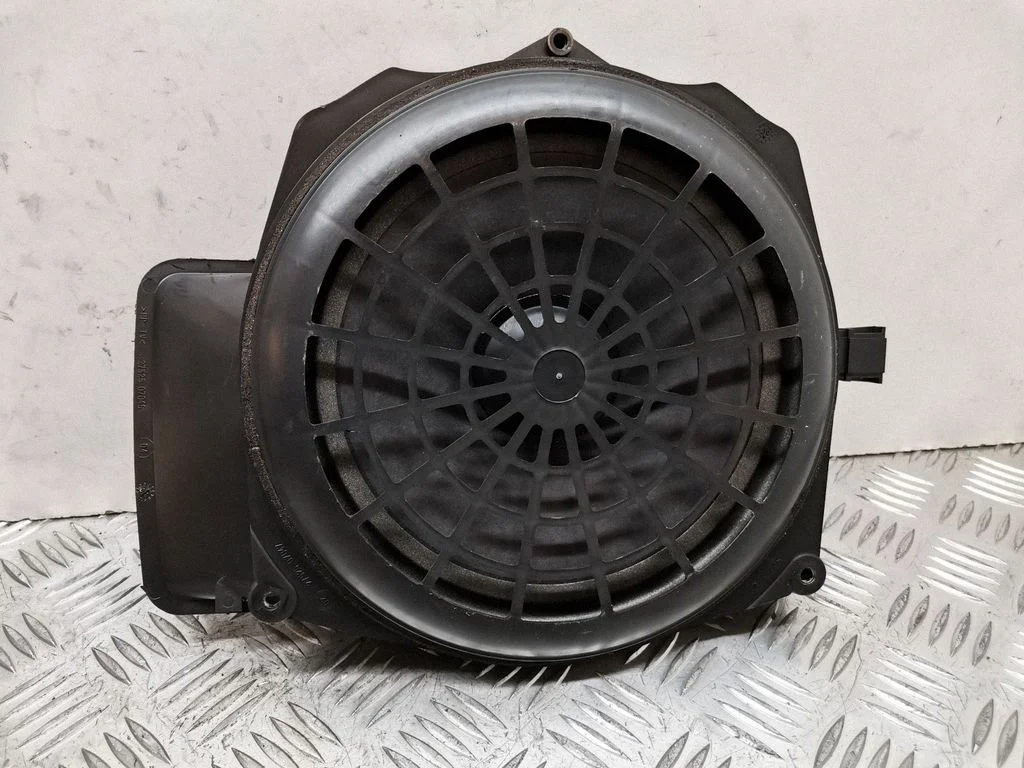 Zemfrekvences skaļrunis – Audi A4 S4 B6 8E 8H (2001-2005)