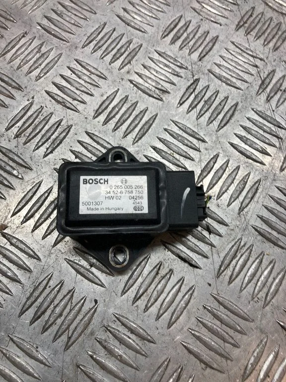 ESP (stabilitātes sistēmas) sensors (paātrinājuma sensors) – BMW 5. sērija E60 E61 (2004-2010)