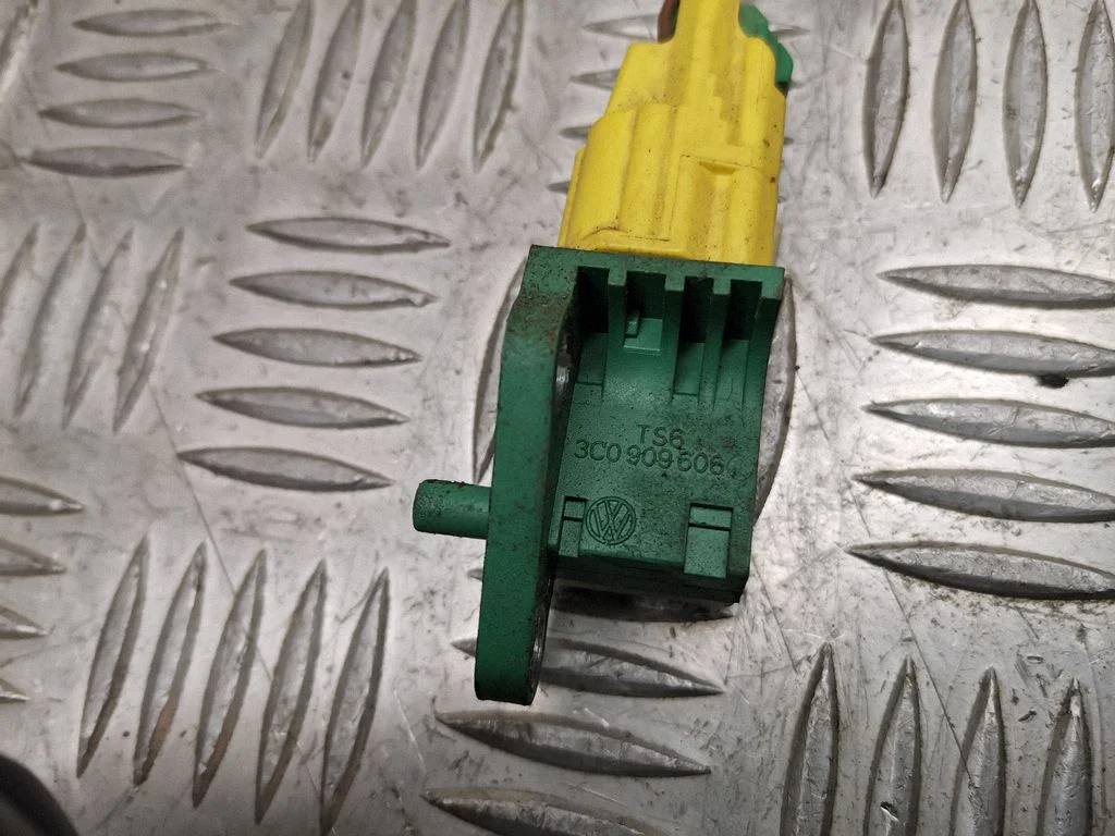 Drošības spilvenu trieciena sensors 331324