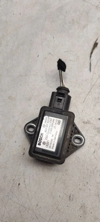 ESP (stabilitātes sistēmas) sensors (paātrinājuma sensors) 8e0907637A
