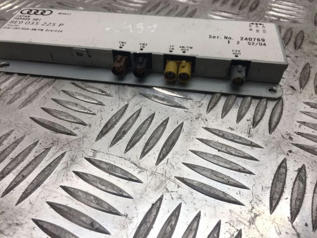 Aerial antenna amplifier 8E9035225P