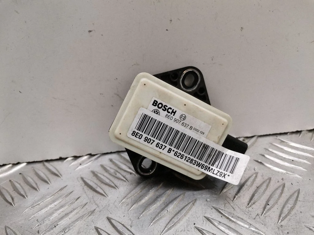 ESP (stabiilsussüsteemi) andur (pöördekiirusandur) 8E0907637B