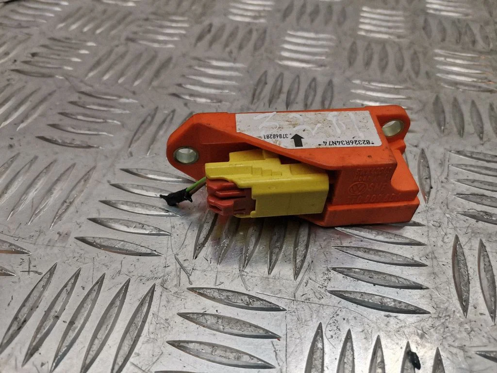 Drošības spilvenu trieciena sensors 1T1909606