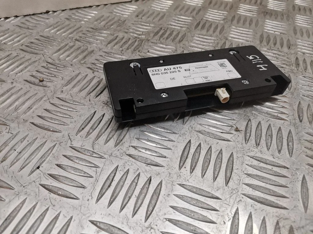 Antenas pastiprinātājs 8H0035225S