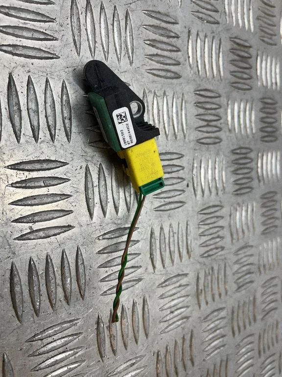 Drošības spilvenu trieciena sensors – Volkswagen Passat B6 (2005-2010)