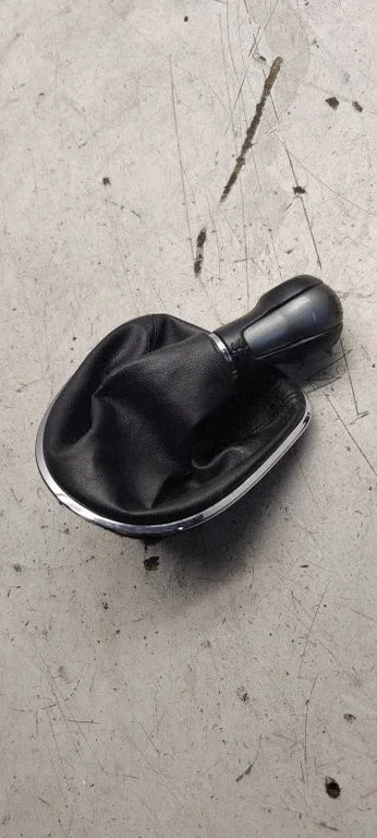 Gear lever shifter trim leather/knob 1p0711113A
