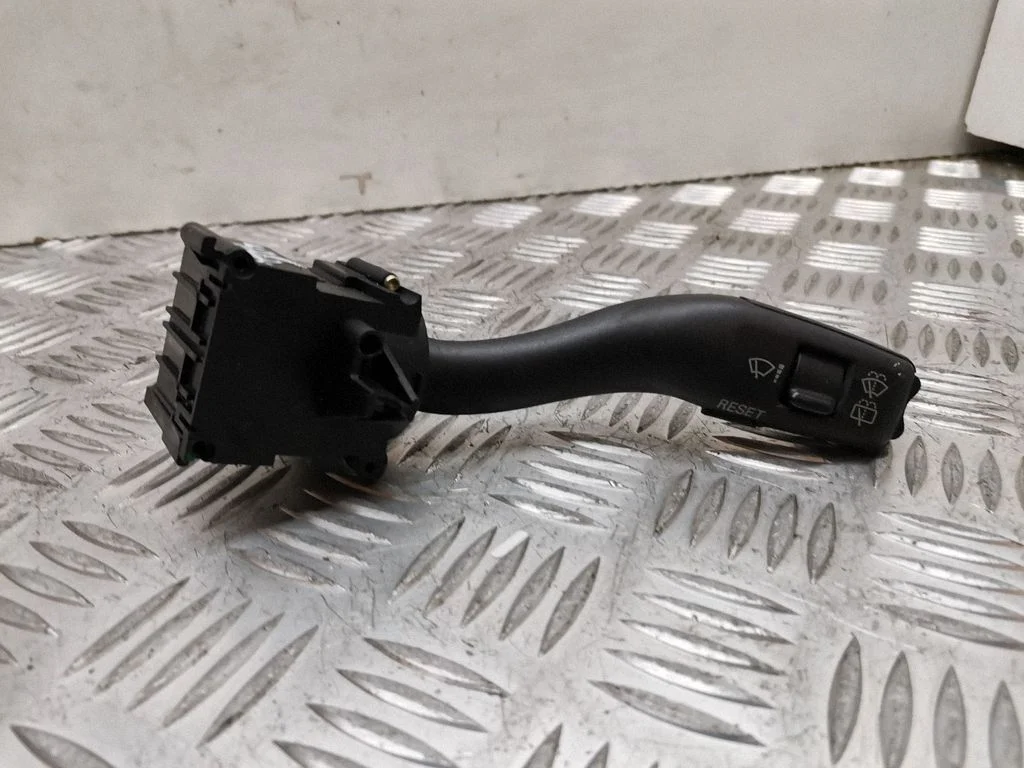 Wiper control stalk – Audi A4 S4 B6 8E 8H (2001-2005)