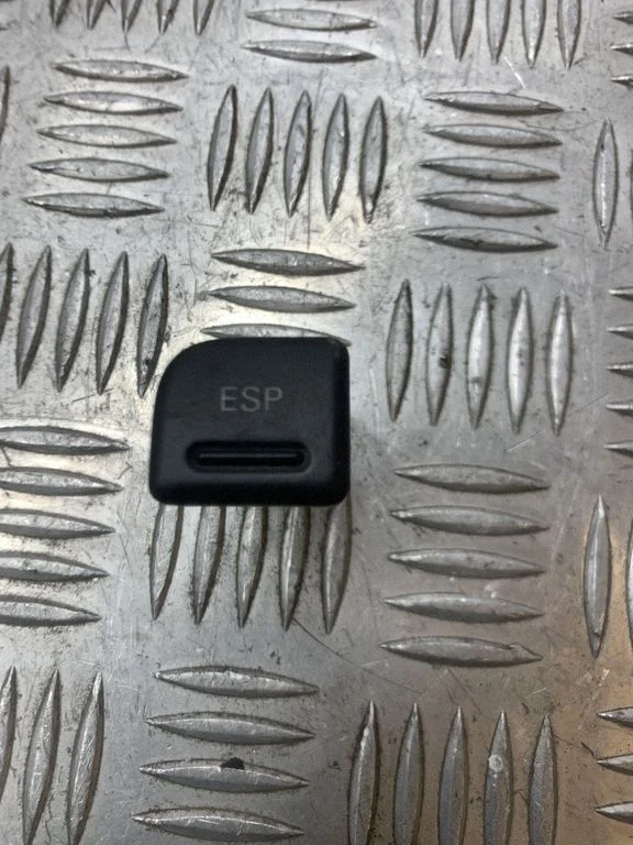 ESP (stabiilsussüsteemi) lüliti