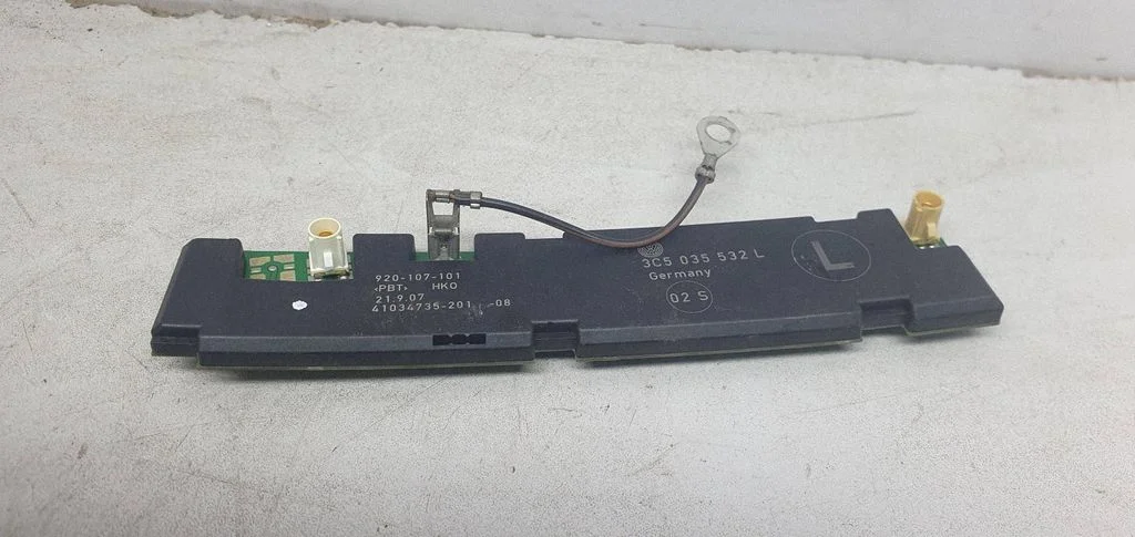 Antenna control unit – Volkswagen Passat B6 (2005-2010)