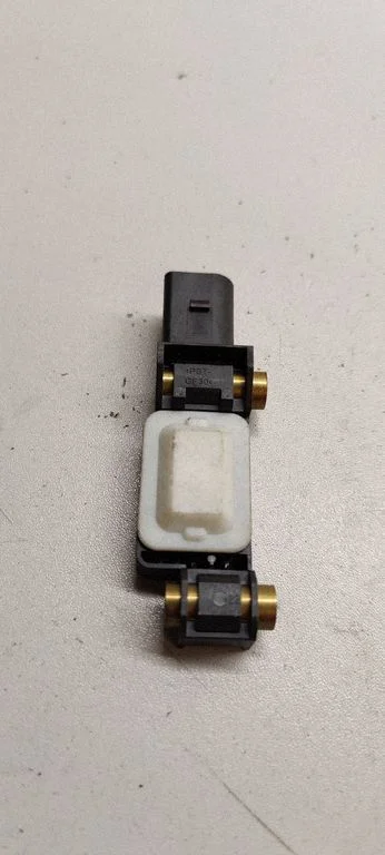 Turvapadja löögiandur 8E0959643E