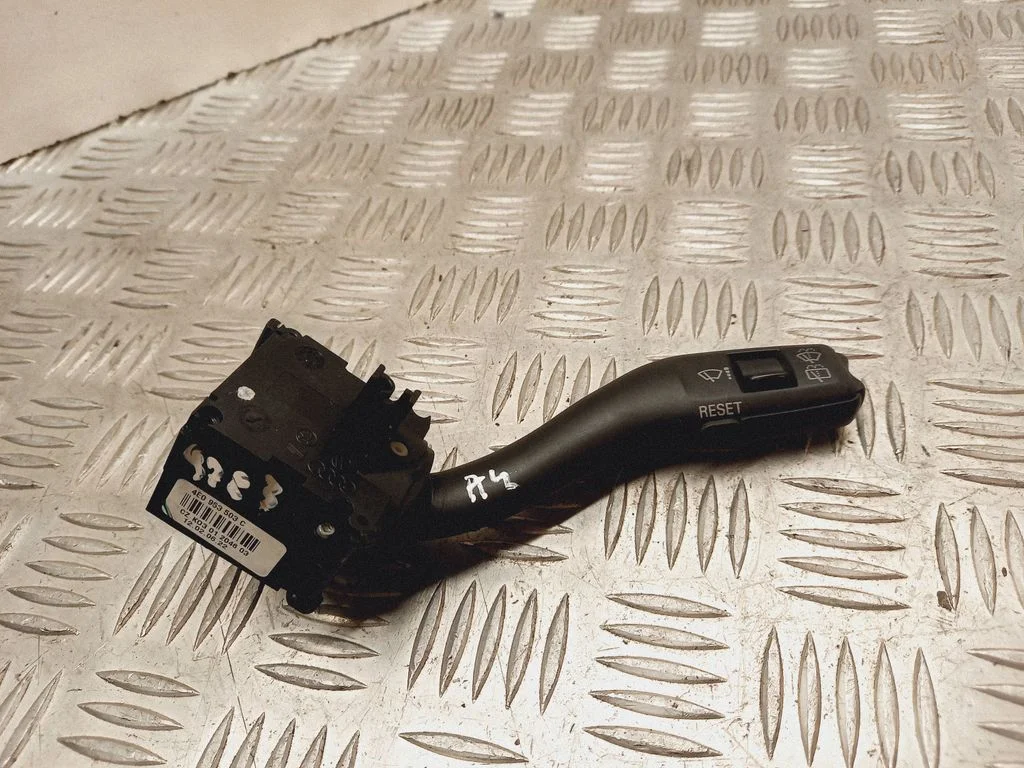 Wiper control stalk – Audi A4 S4 B7 8E 8H (2005-2008)