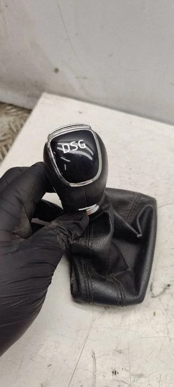 Gear lever shifter trim leather/knob – Skoda Octavia Mk3 (5E) (2013-2019)