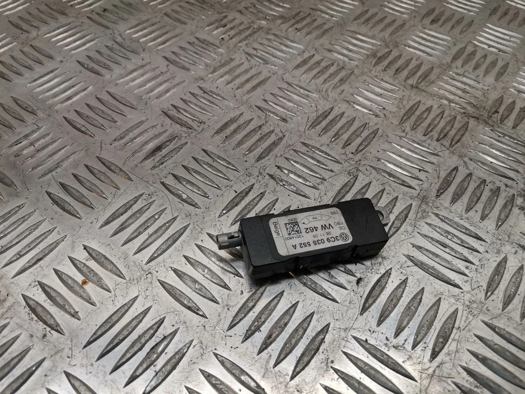 Aerial antenna amplifier – Volkswagen Passat B6 (2005-2010)