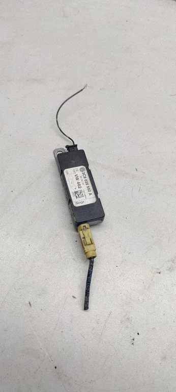 Antenna control unit – Volkswagen Passat B6 (2005-2010)