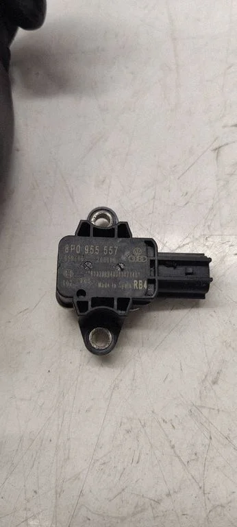 Drošības spilvenu trieciena sensors 8P0955557