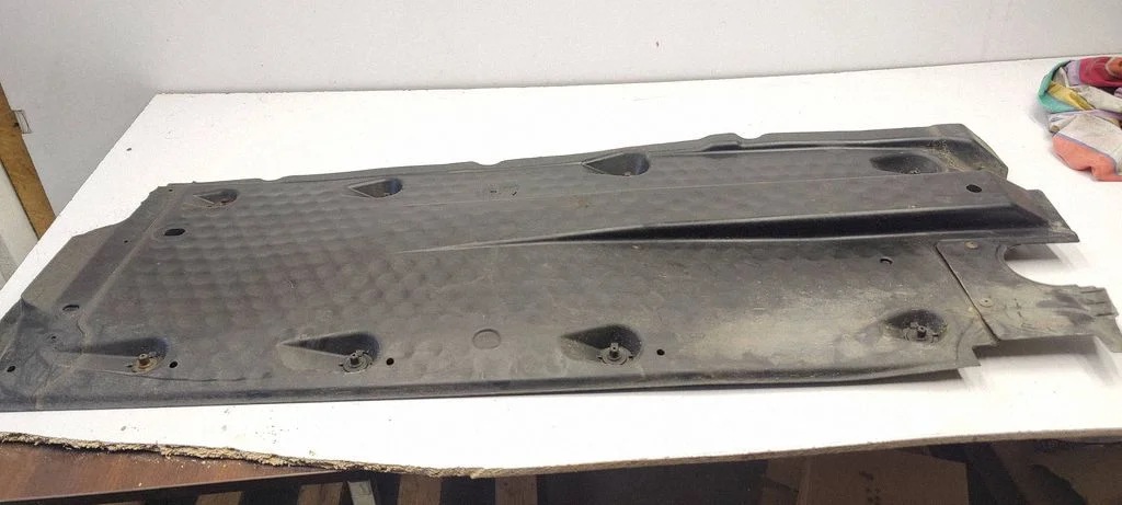 Külgmine põhjakaitse – Volkswagen Touran I (2003-2010)