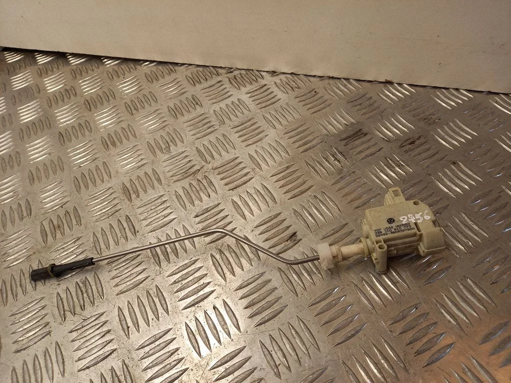 Fuel tank cap lock motor 3C0810773