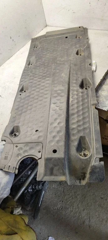 Külgmine põhjakaitse 1K0825211E