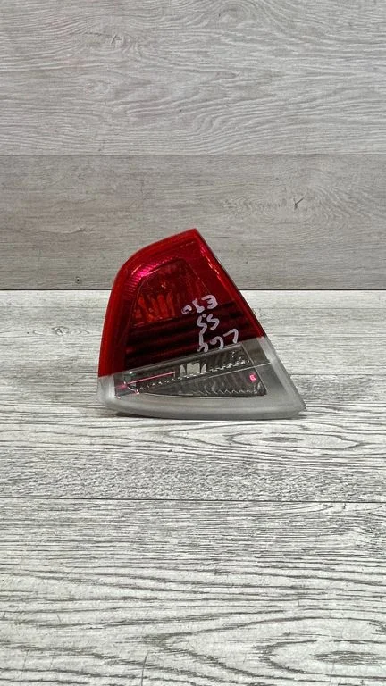 Lampa tylna w klapie – BMW Seria 3 E90 E91 (2005-2012)