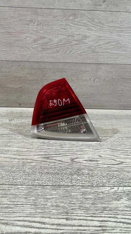 Lampa tylna w klapie – BMW Seria 3 E90 E91 (2005-2012)