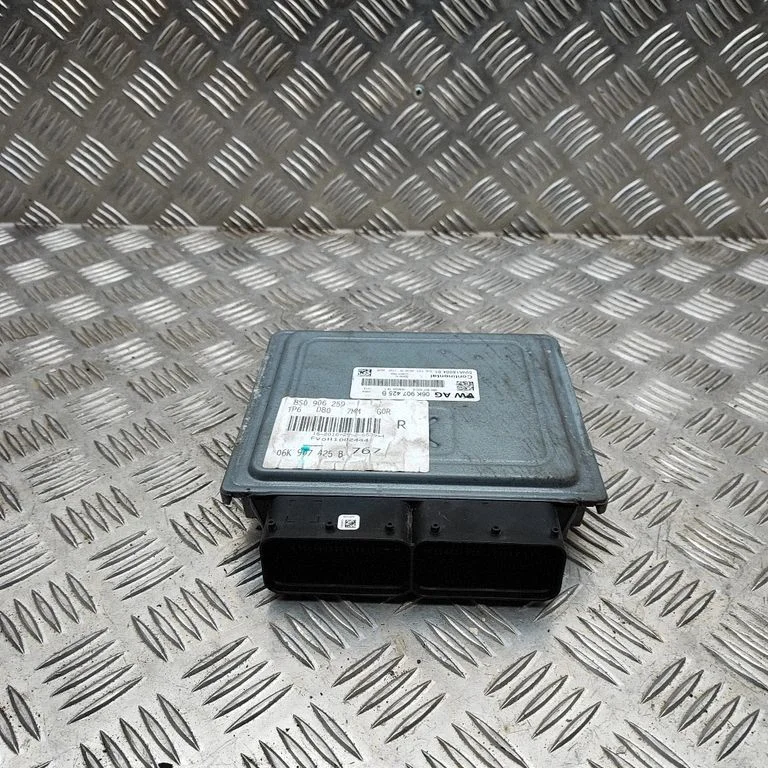 Dzinēja vadības bloks 06K907425B