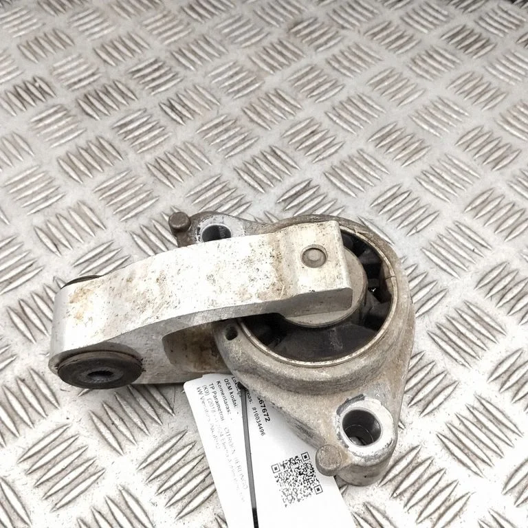 Engine mount bracket 9840726080