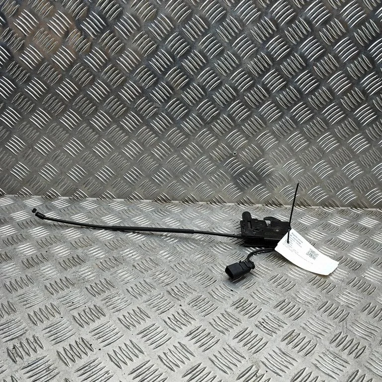 Motora pārsega slēdzene 8S0823509A