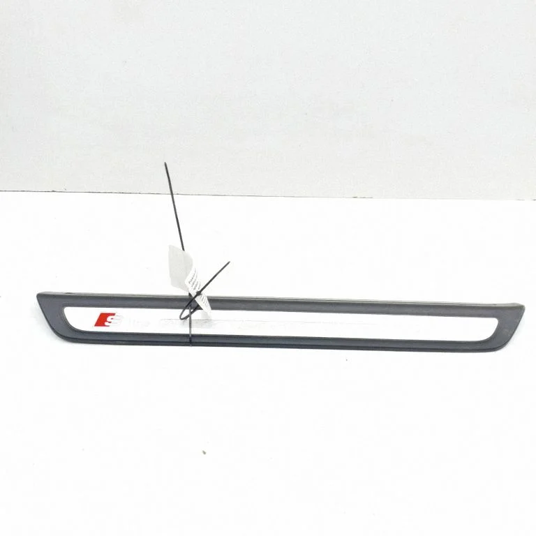 Priekšējā sliekšņa apdare (iekšējā) 8R0853374