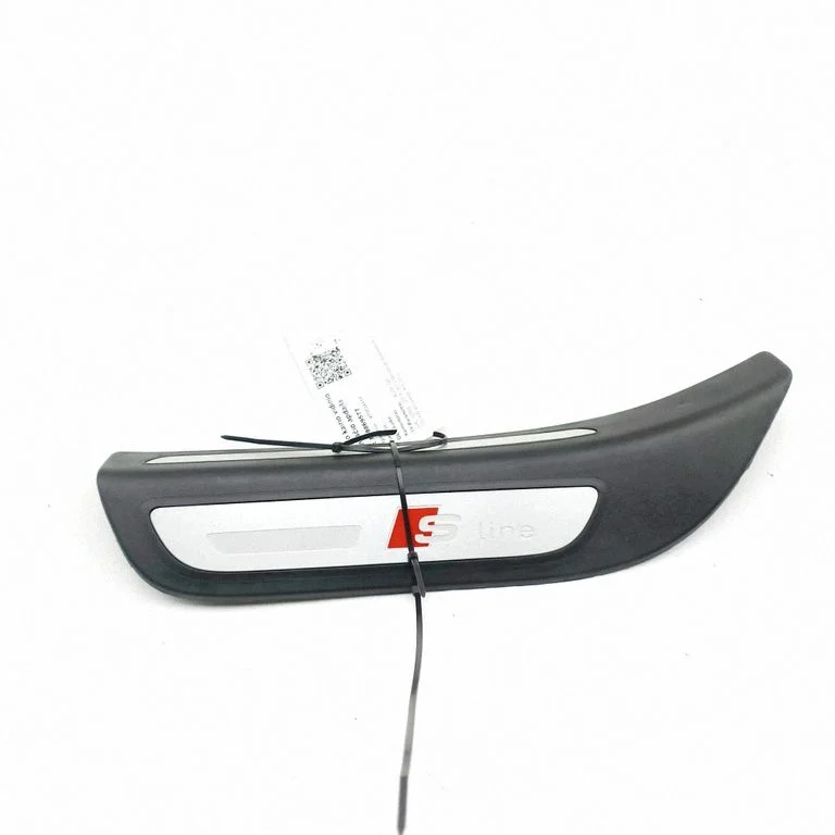 Aizmugurējā sliekšņa apdare (iekšējā) 8R0853375