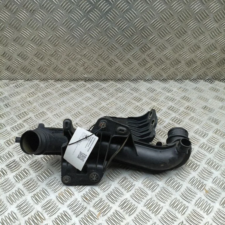 Starpdzesētāja šļūtene (-es)/ caurule (-es) 8K0145673