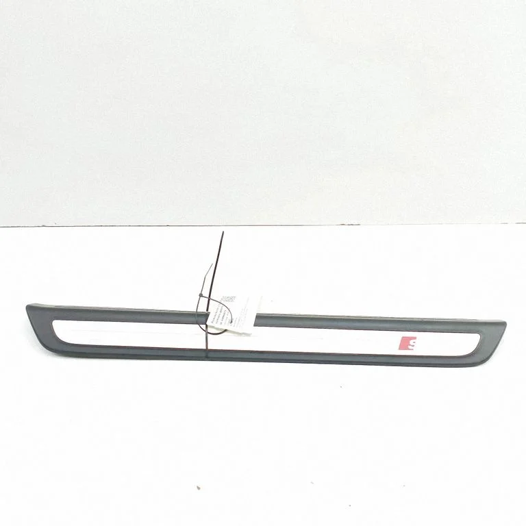 (A) statņa apdare 8R0853373