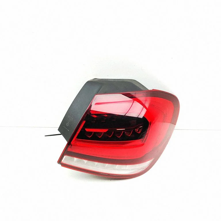 Lampa tylna w błotniku A1779068402