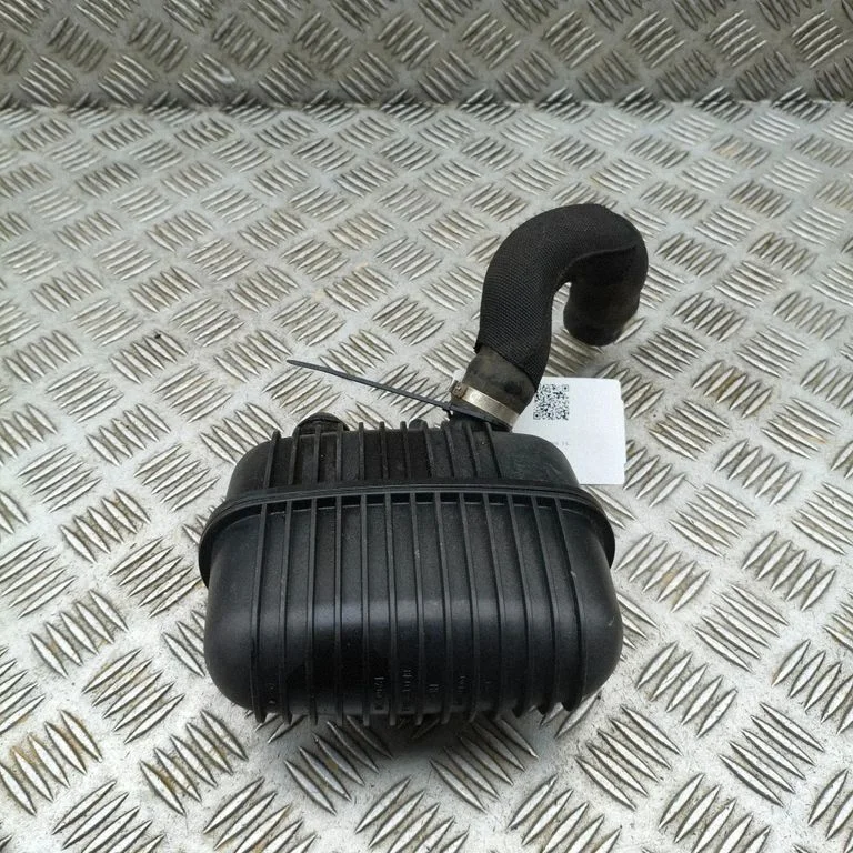 Intake resonator – Audi Q5 SQ5 8R (2008-2017)