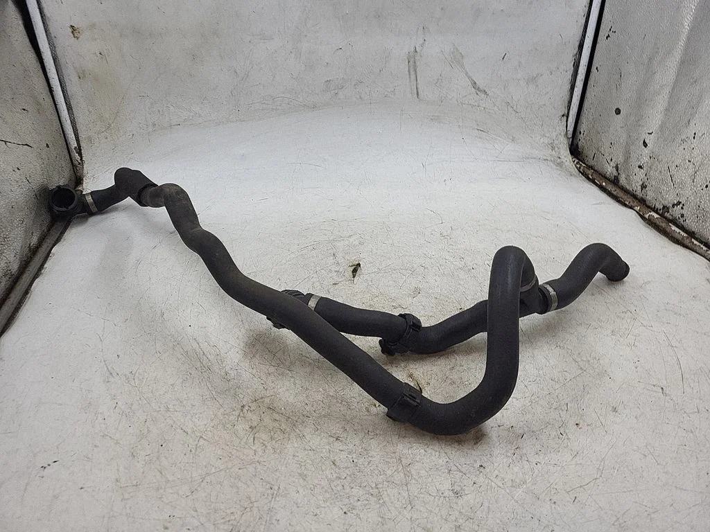 Engine coolant pipe/hose
