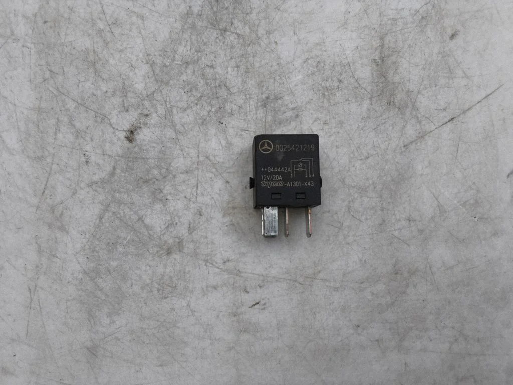 Other relay 0025421219