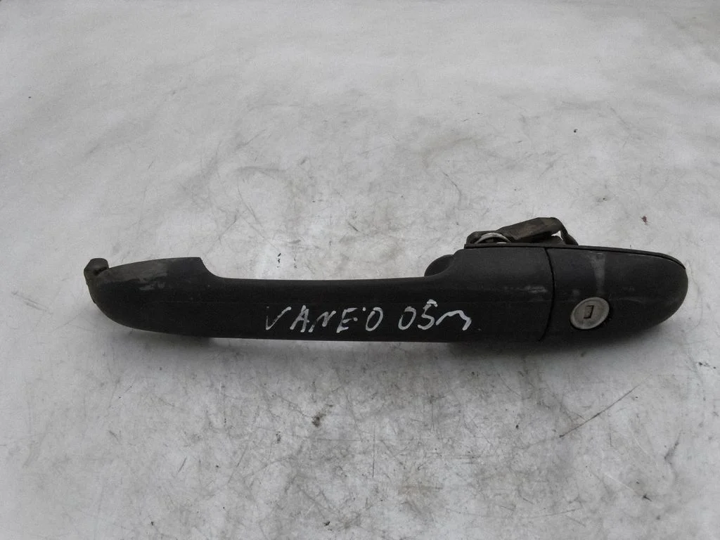 Front door exterior handle – front left