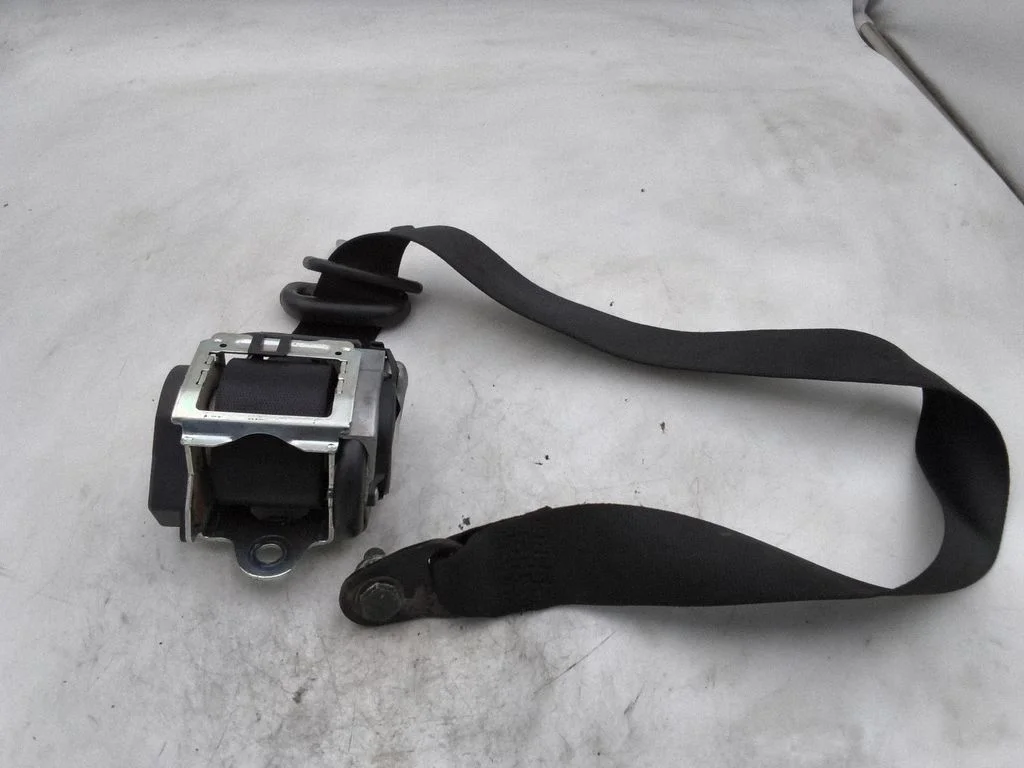 Rear seatbelt 561009801