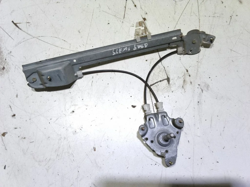 Mechaninis galinio lango pakėlimo mechanizmas