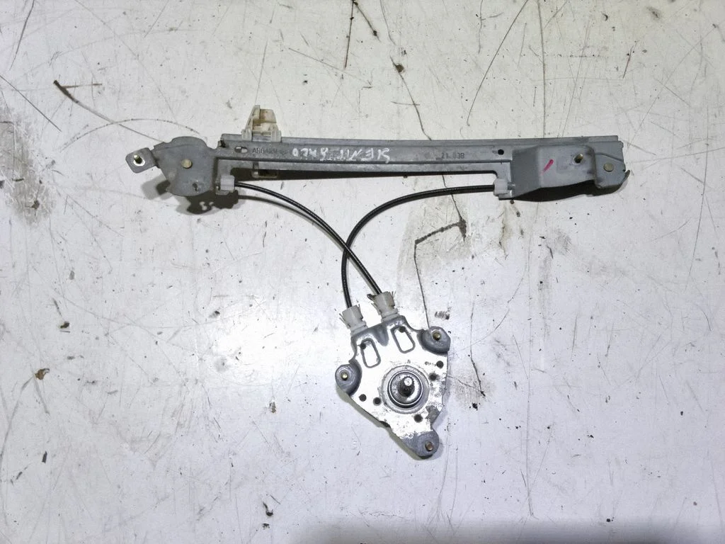 Mechaninis galinio lango pakėlimo mechanizmas